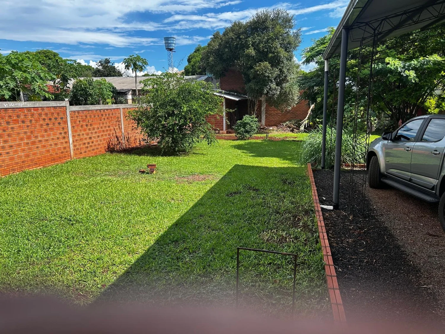 Bella Vista: vivienda familiar céntrica con posibilidades de ampliación - 2