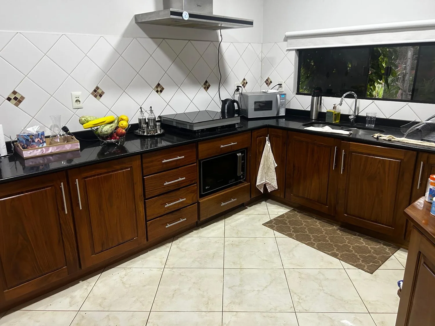 Obligado: 600 m² – vivienda familiar céntrica de 6 años - imagen 2
