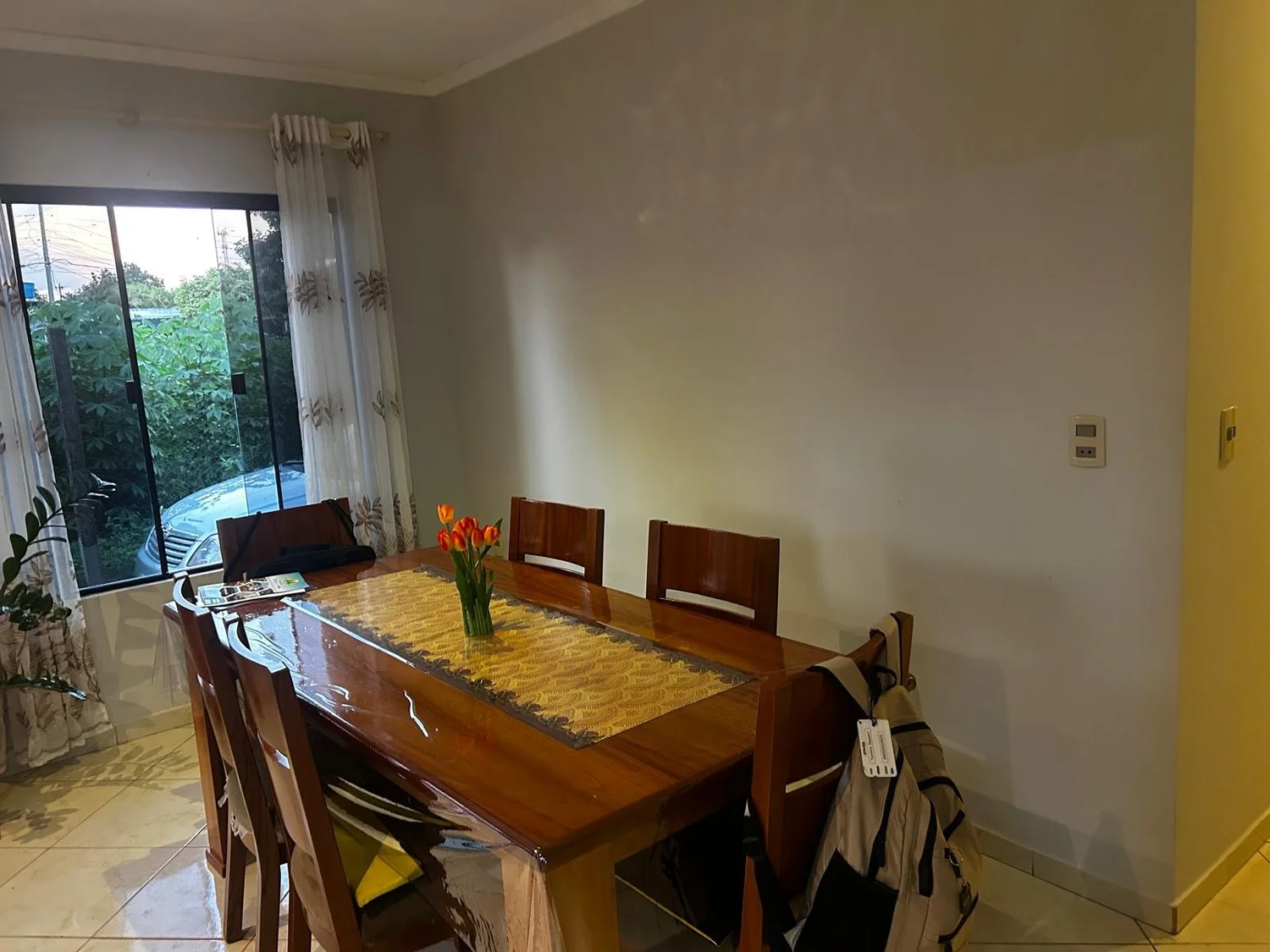 Obligado: 600 m² – vivienda familiar céntrica de 6 años - imagen 4