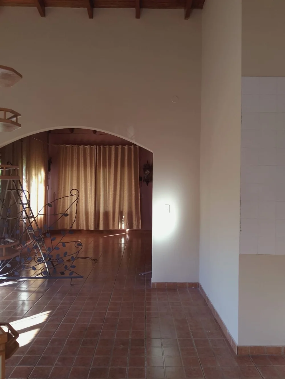 Bella Vista: 1.200 m² – amplia vivienda familiar con casa de huéspedes independiente - 5