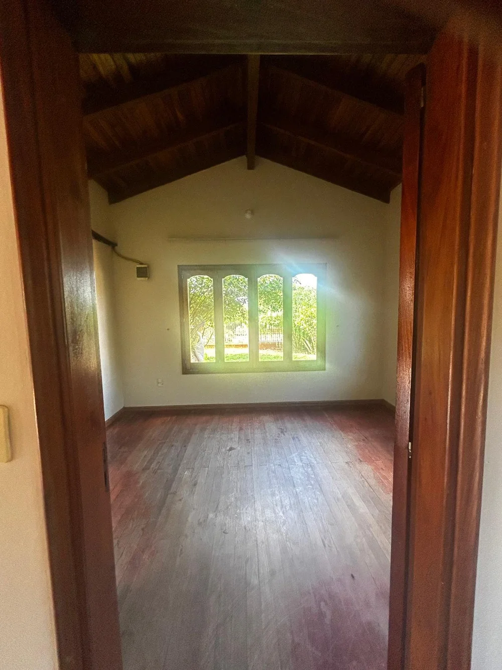 Bella Vista: 1.200 m² – amplia vivienda familiar con casa de huéspedes independiente - 9
