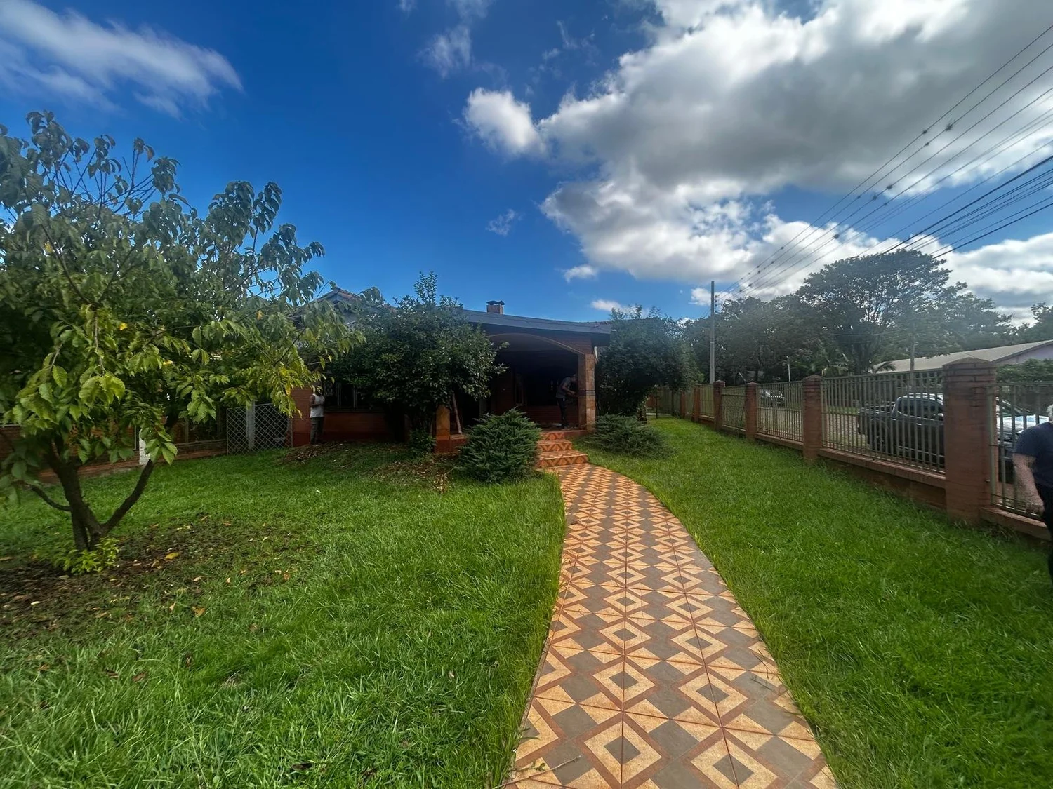Bella Vista: 1.200 m² – amplia vivienda familiar con casa de huéspedes independiente - 10
