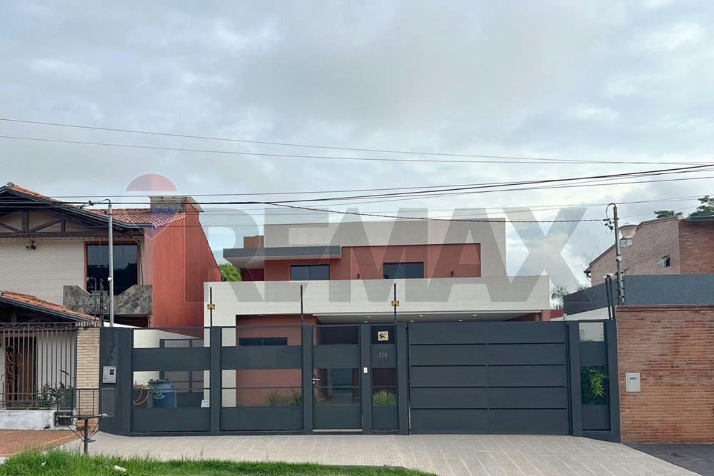 Casa de 3 Dormitorios y amplio patio en Fernando de la Mora. - imagen 2