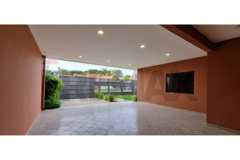 Casa de 3 Dormitorios y amplio patio en Fernando de la Mora. - imagen 3