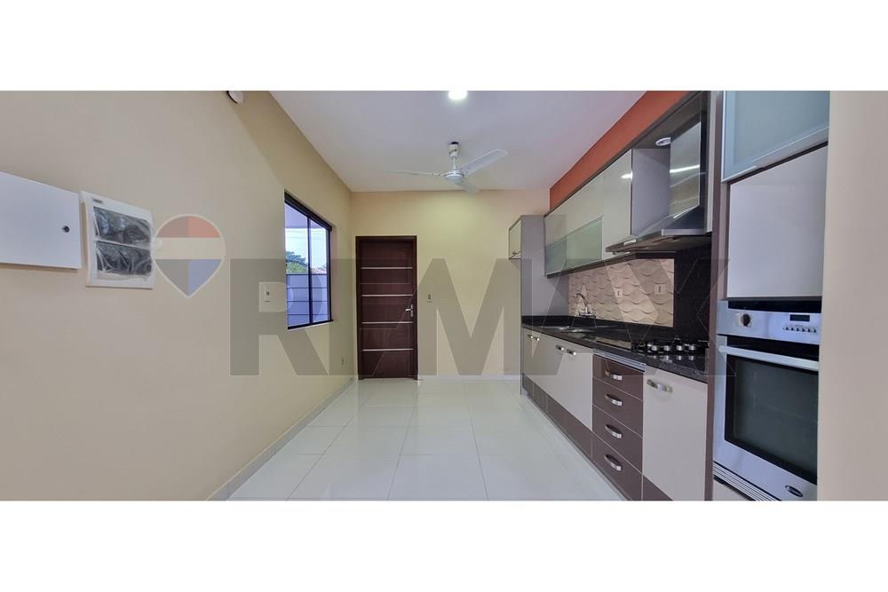 Casa de 3 Dormitorios y amplio patio en Fernando de la Mora. - imagen 5