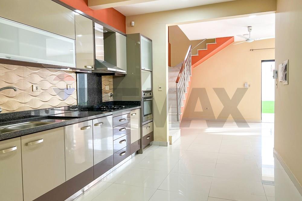 Casa de 3 Dormitorios y amplio patio en Fernando de la Mora. - imagen 6