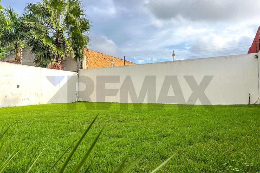 Casa de 3 Dormitorios y amplio patio en Fernando de la Mora. - imagen 8