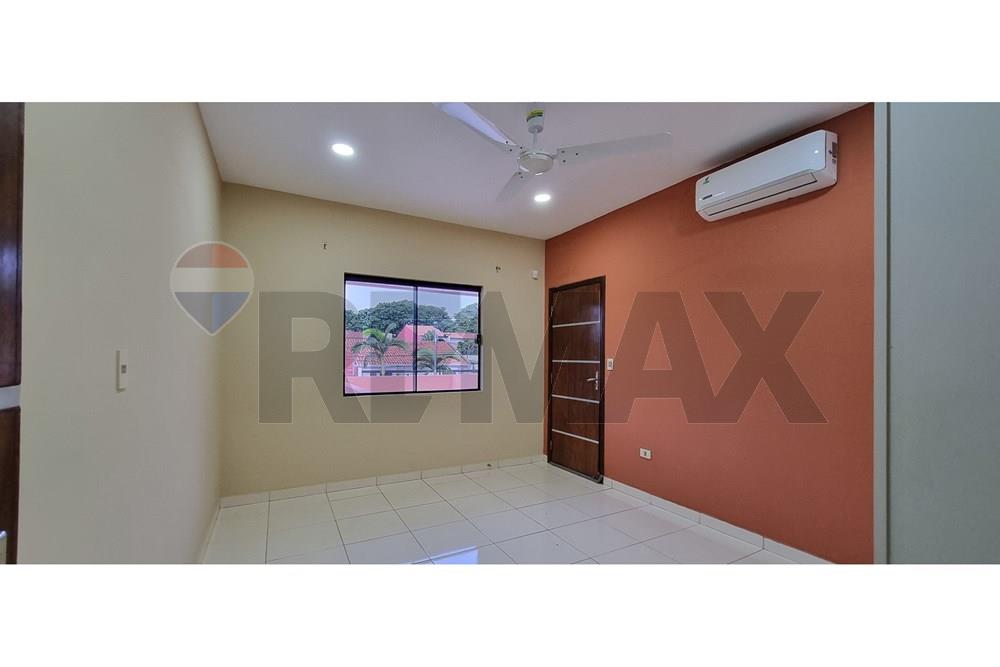 Casa de 3 Dormitorios y amplio patio en Fernando de la Mora. - imagen 10