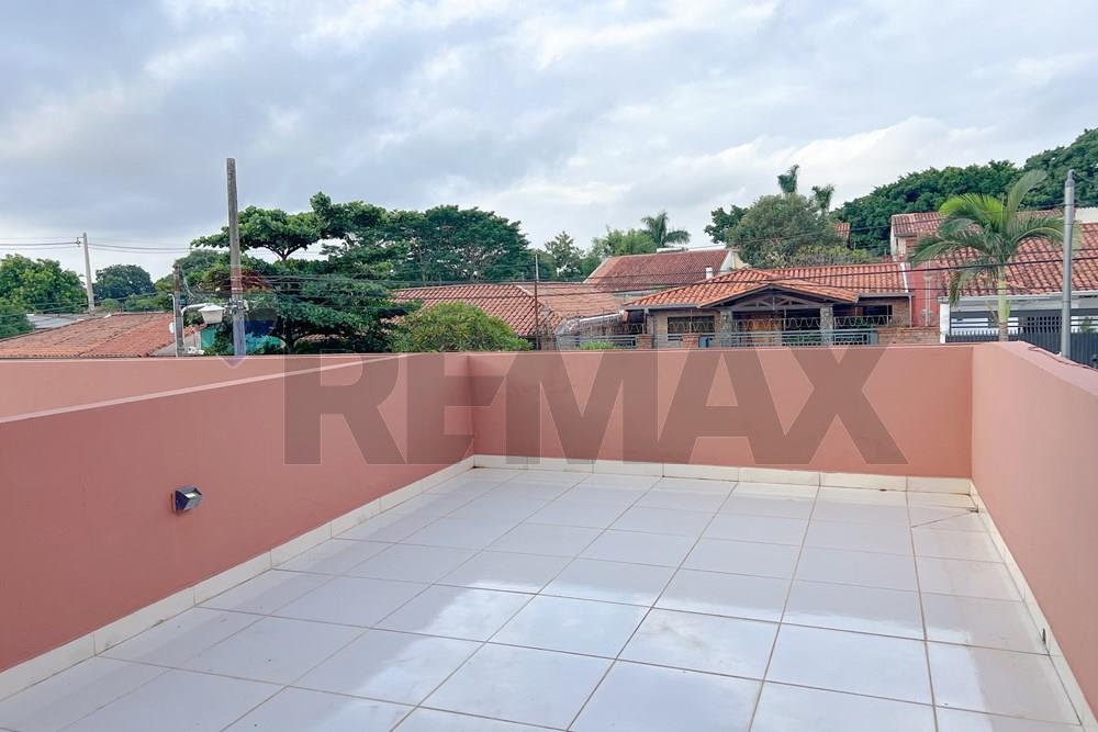 Casa de 3 Dormitorios y amplio patio en Fernando de la Mora. - imagen 13