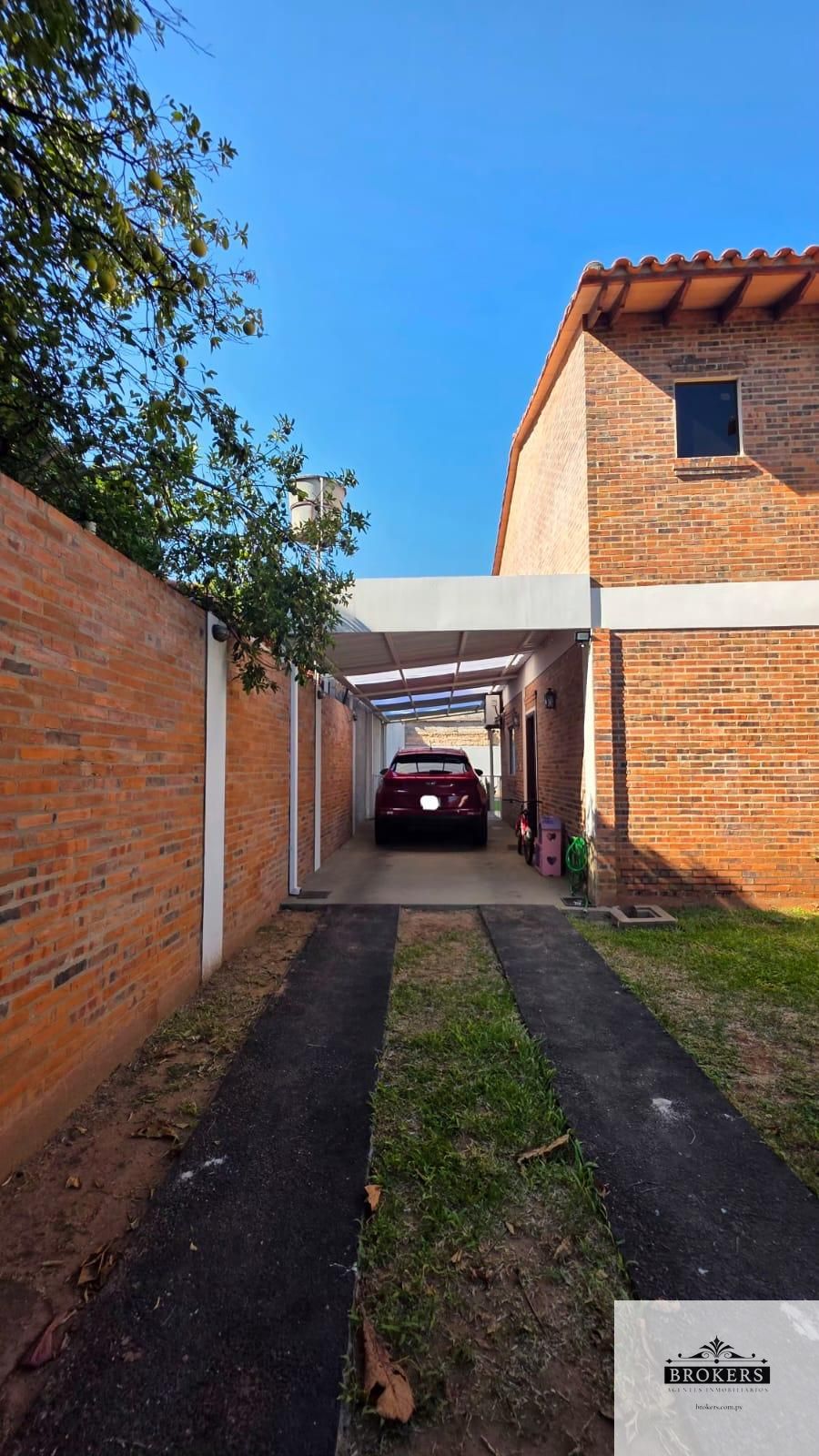 VENDO HERMOSA CASA DOS PLANTAS, 3 DORMIT. 4TO. BO. LUQUE - imagen 3