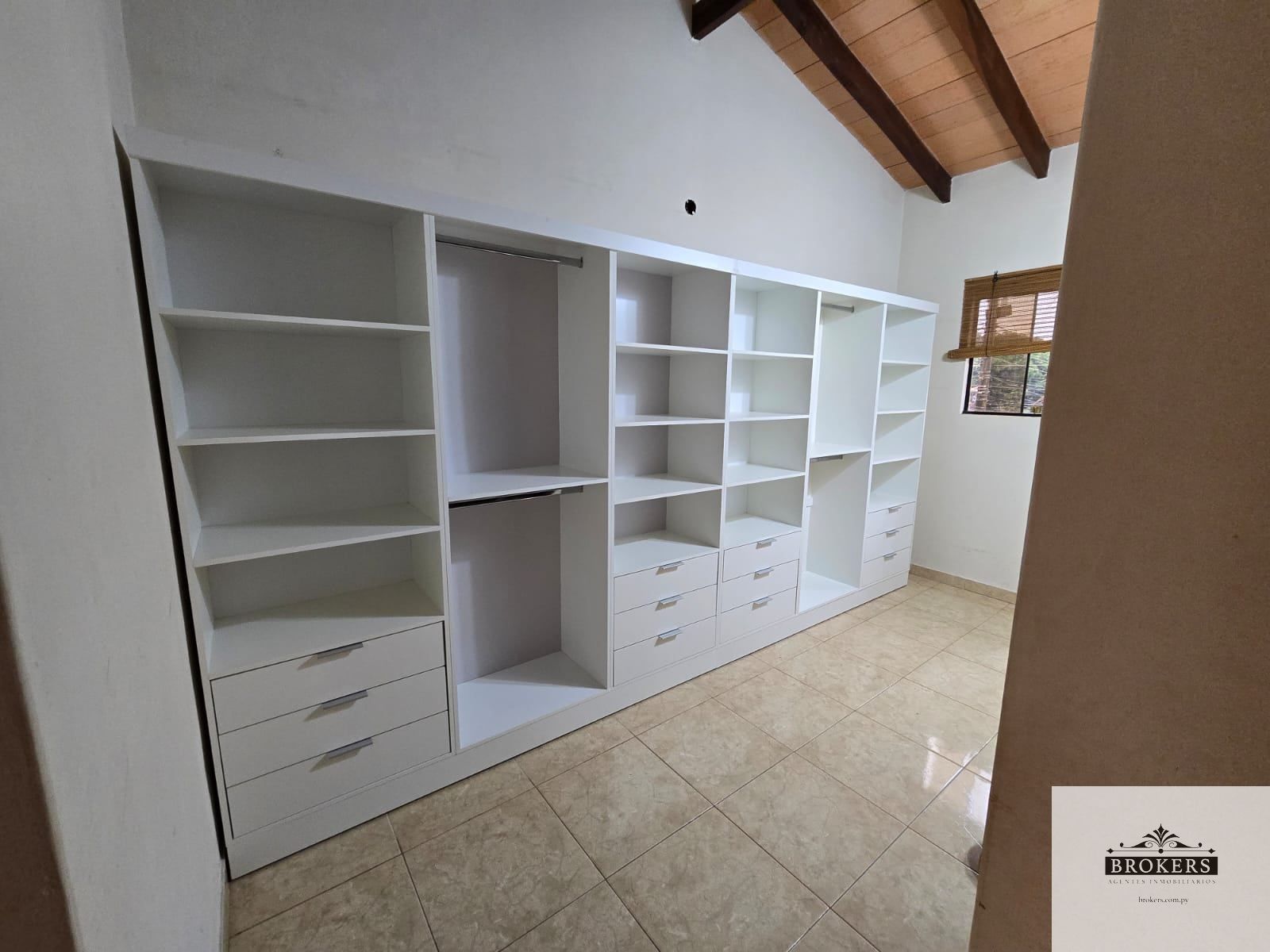 VENDO HERMOSA CASA DOS PLANTAS, 3 DORMIT. 4TO. BO. LUQUE - imagen 9