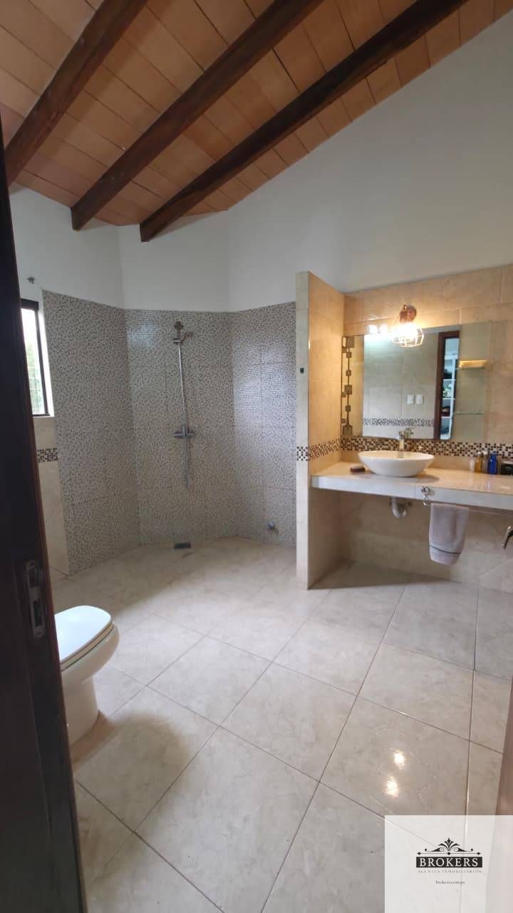 VENDO HERMOSA CASA DOS PLANTAS, 3 DORMIT. 4TO. BO. LUQUE - imagen 10