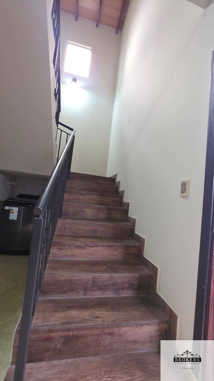 VENDO HERMOSA CASA DOS PLANTAS, 3 DORMIT. 4TO. BO. LUQUE - imagen 11