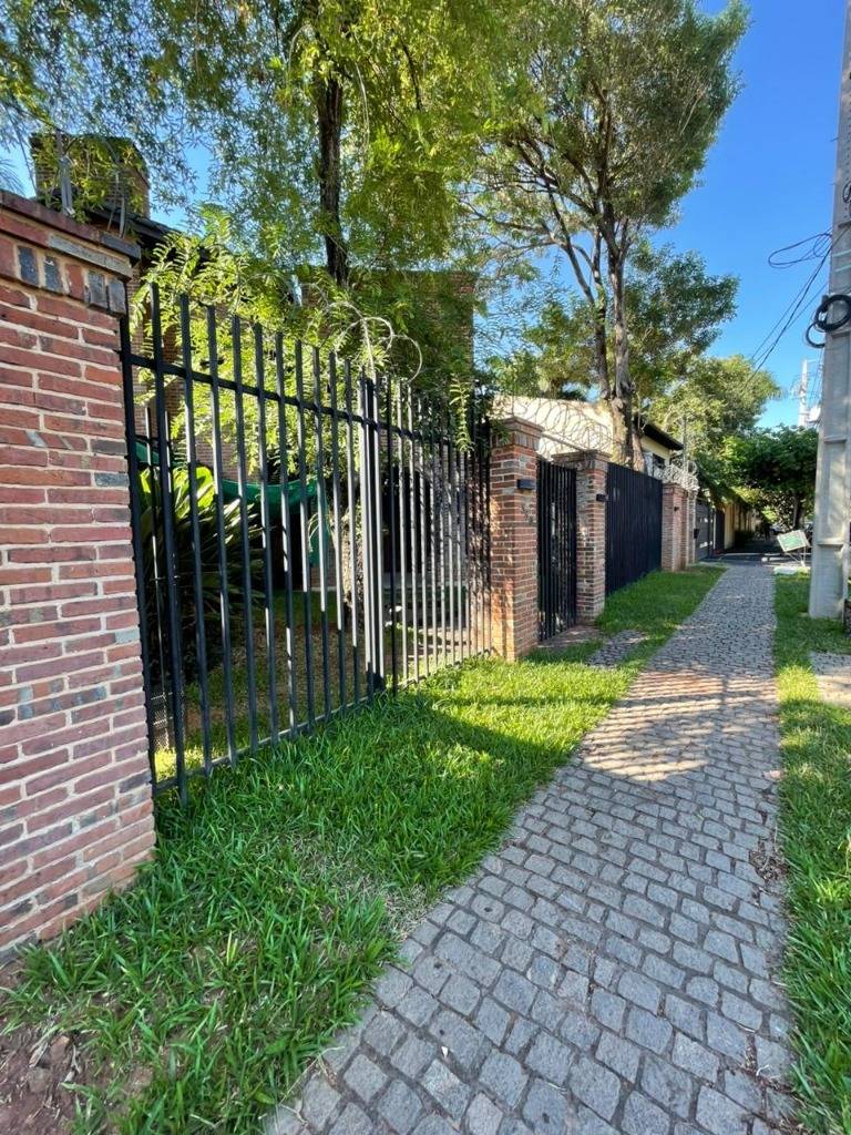 House for sale in Las Lomas neighborhood, Asuncion (near Shopping del Sol) - 1