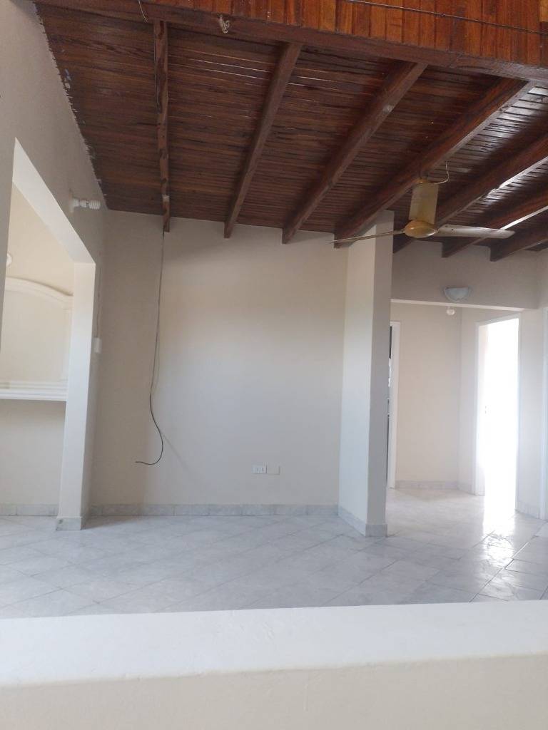 Two-story house with pool for sale in the Fernando de la Mora Norte area - 6