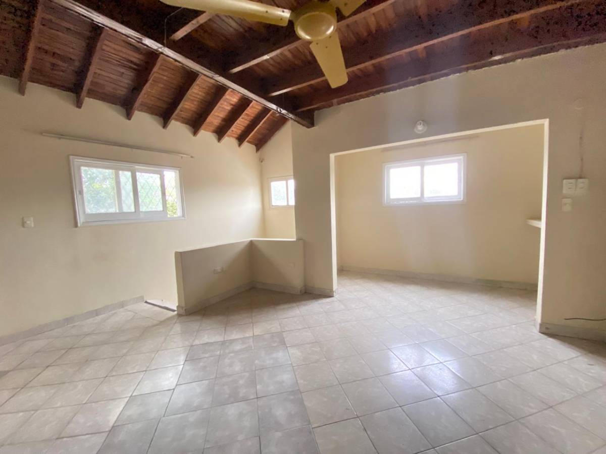 Two-story house with pool for sale in the Fernando de la Mora Norte area - 12