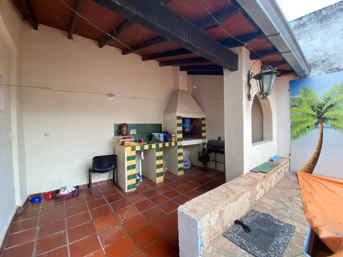 Two-story house with pool for sale in the Fernando de la Mora Norte area - 23