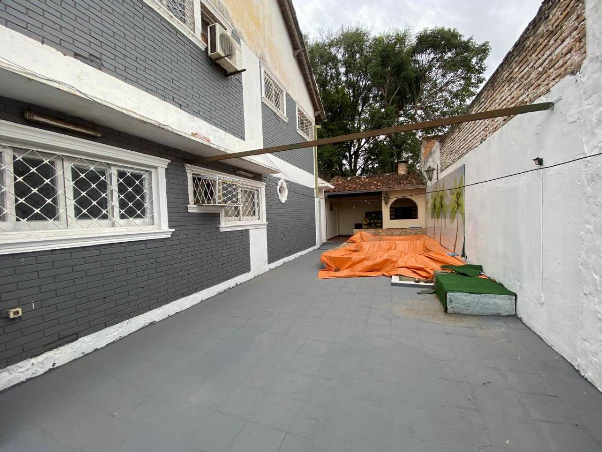 Two-story house with pool for sale in the Fernando de la Mora Norte area - 24