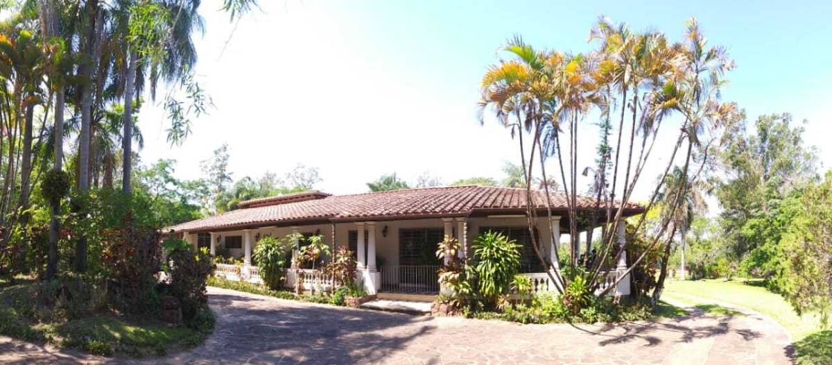 Farm House for Sale in Areguá, Central - 1