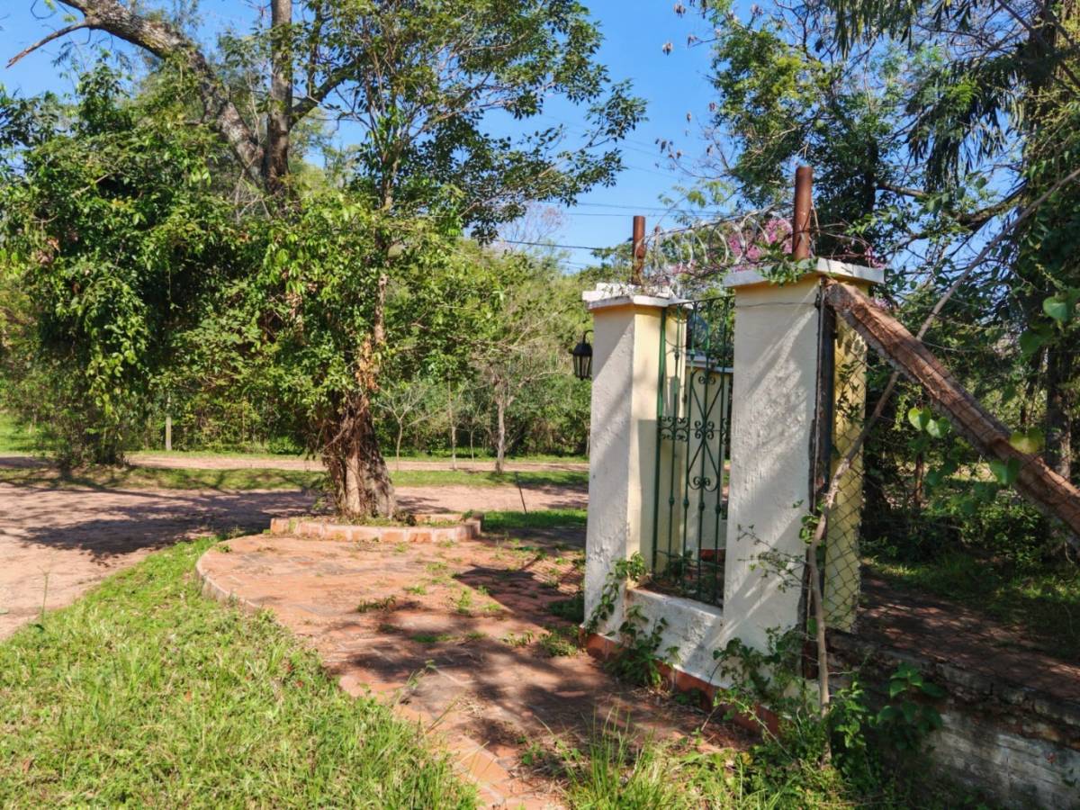 FOR SALE: 4 ADJACENT CORNER LOTS IN AREGUÁ - 8