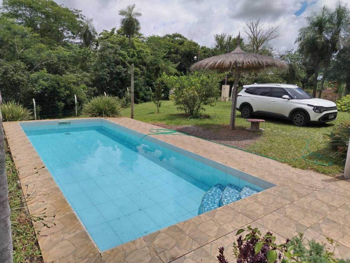 VENDO HERMOSA QUINTA CON PISCINA EN ITAUGUÁ - B° POTRERITO - 3