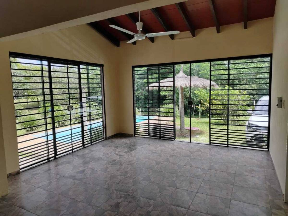 VENDO HERMOSA QUINTA CON PISCINA EN ITAUGUÁ - B° POTRERITO - 4
