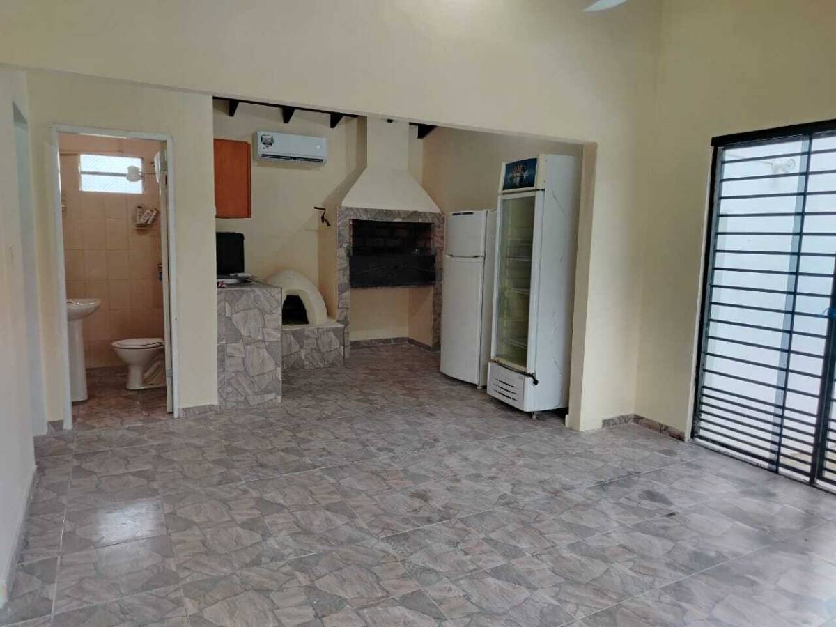 VENDO HERMOSA QUINTA CON PISCINA EN ITAUGUÁ - B° POTRERITO - 6