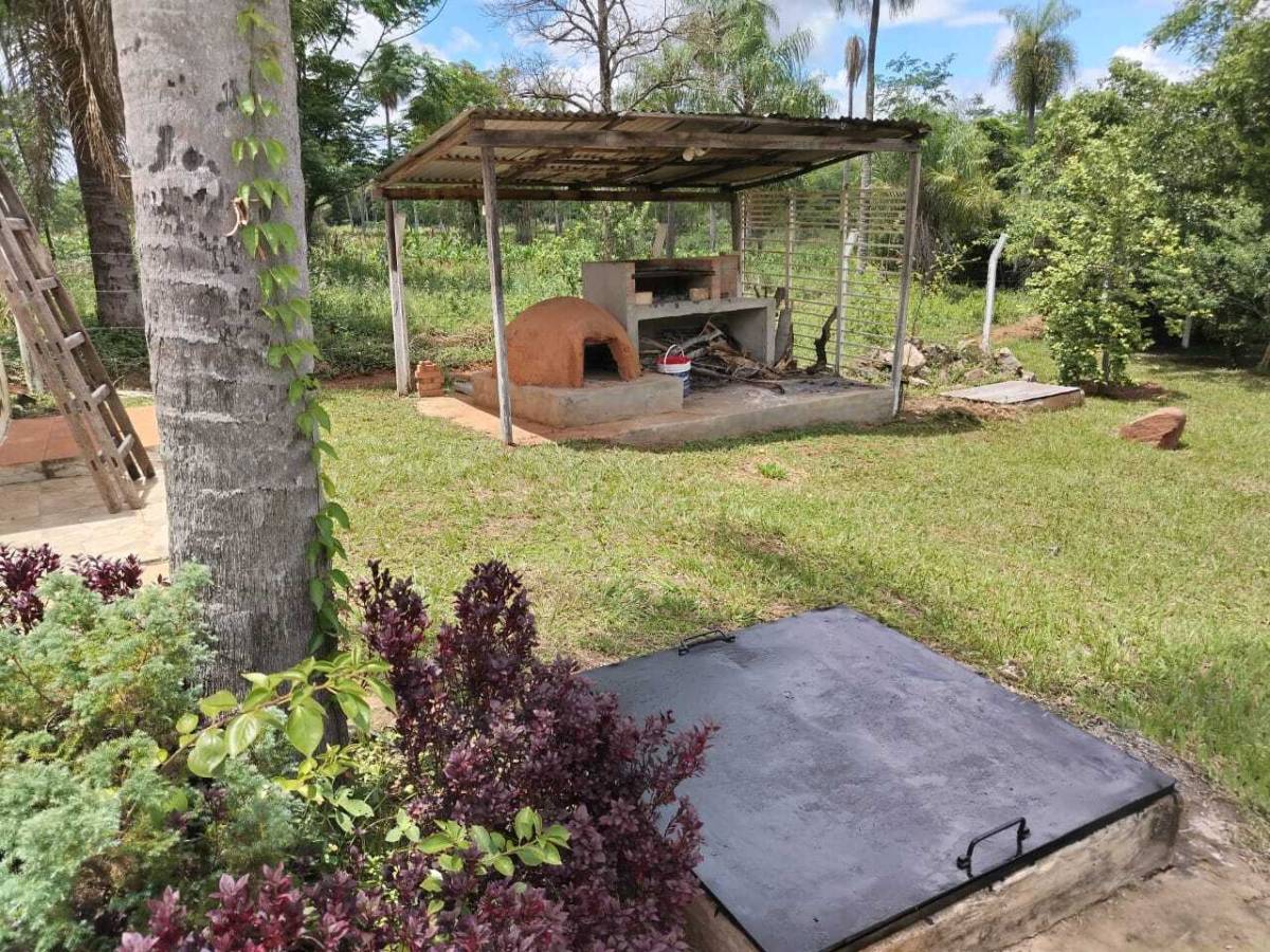 VENDO HERMOSA QUINTA CON PISCINA EN ITAUGUÁ - B° POTRERITO - 9