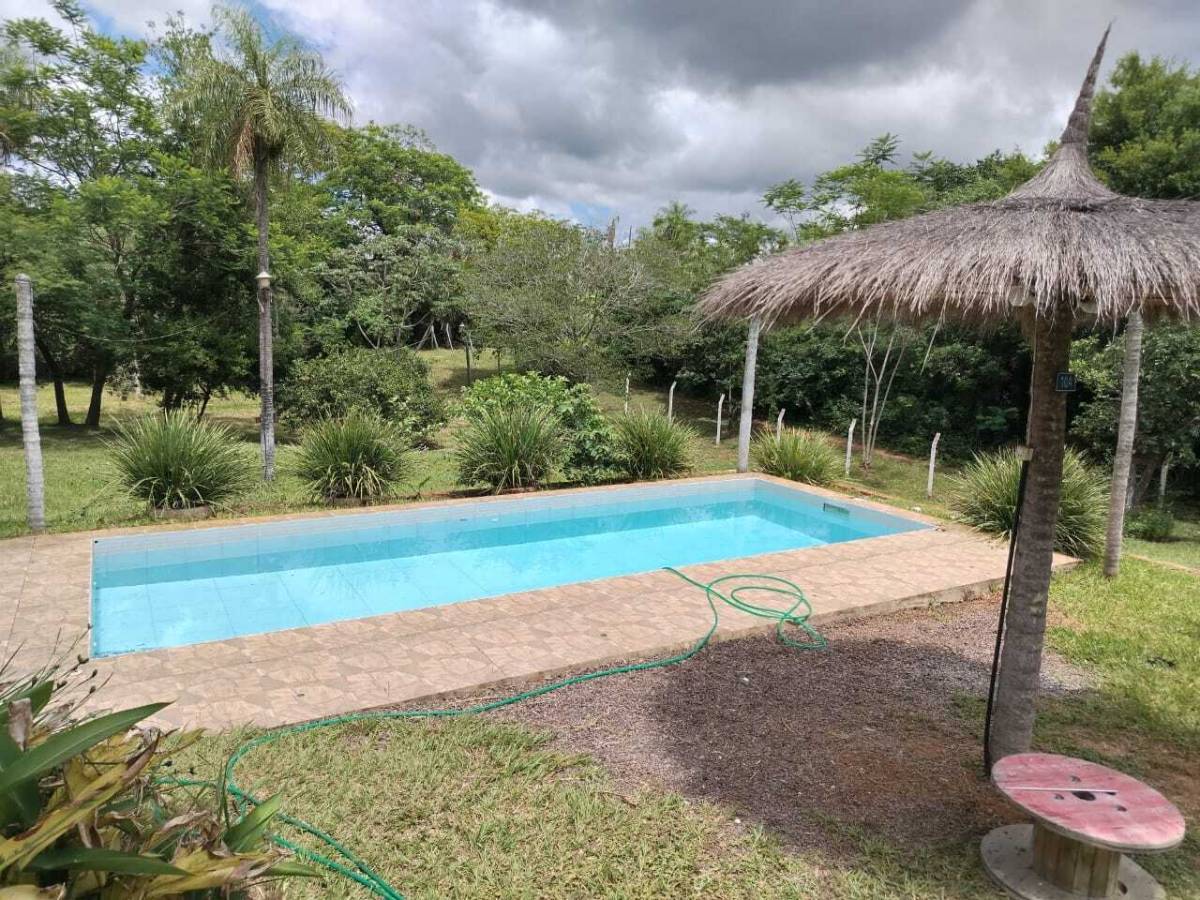 VENDO HERMOSA QUINTA CON PISCINA EN ITAUGUÁ - B° POTRERITO - 13