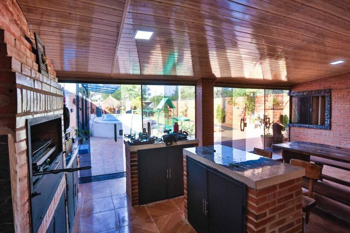 FOR SALE, HOUSE IN YPACARAI, 5 MINUTES FROM THE CENTER OF SAN BERNARDINO - 5