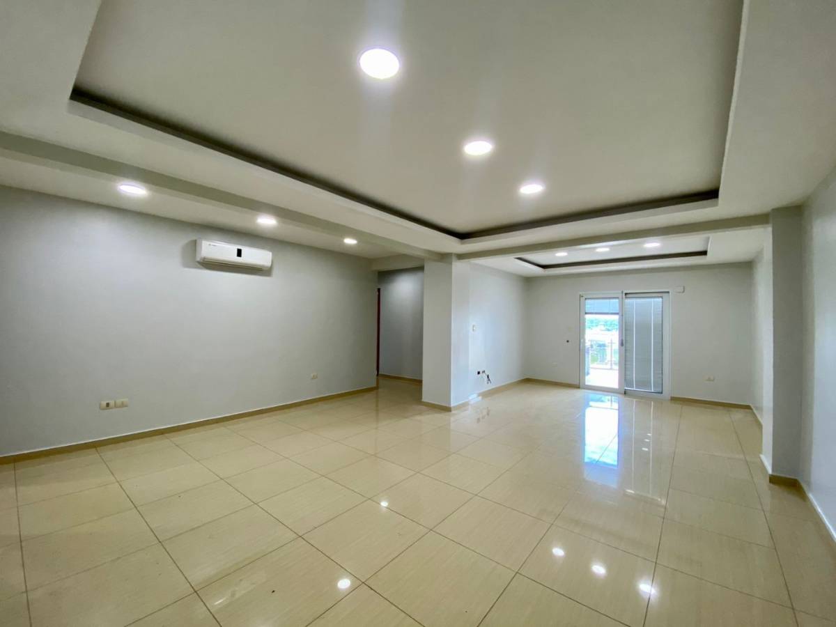 LARGE APARTMENT FOR SALE in Encarnación, Itapúa - imagen 3