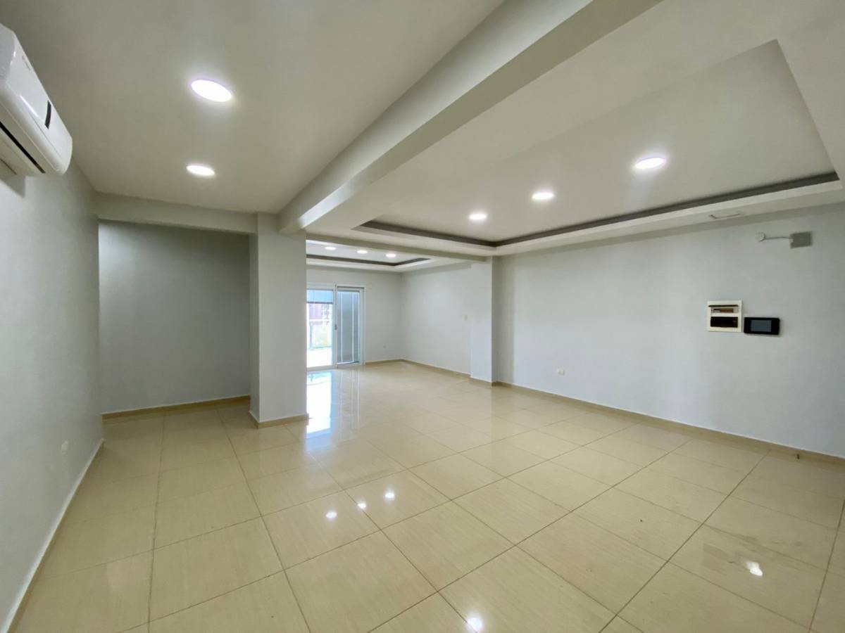 LARGE APARTMENT FOR SALE in Encarnación, Itapúa - imagen 4