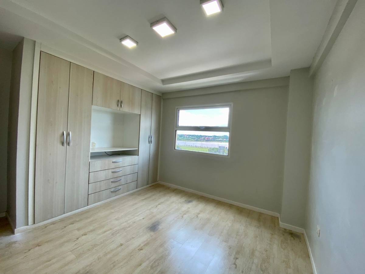 LARGE APARTMENT FOR SALE in Encarnación, Itapúa - imagen 5