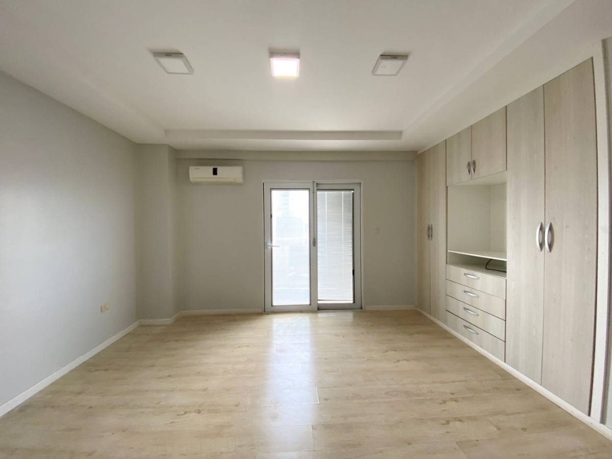 LARGE APARTMENT FOR SALE in Encarnación, Itapúa - imagen 6