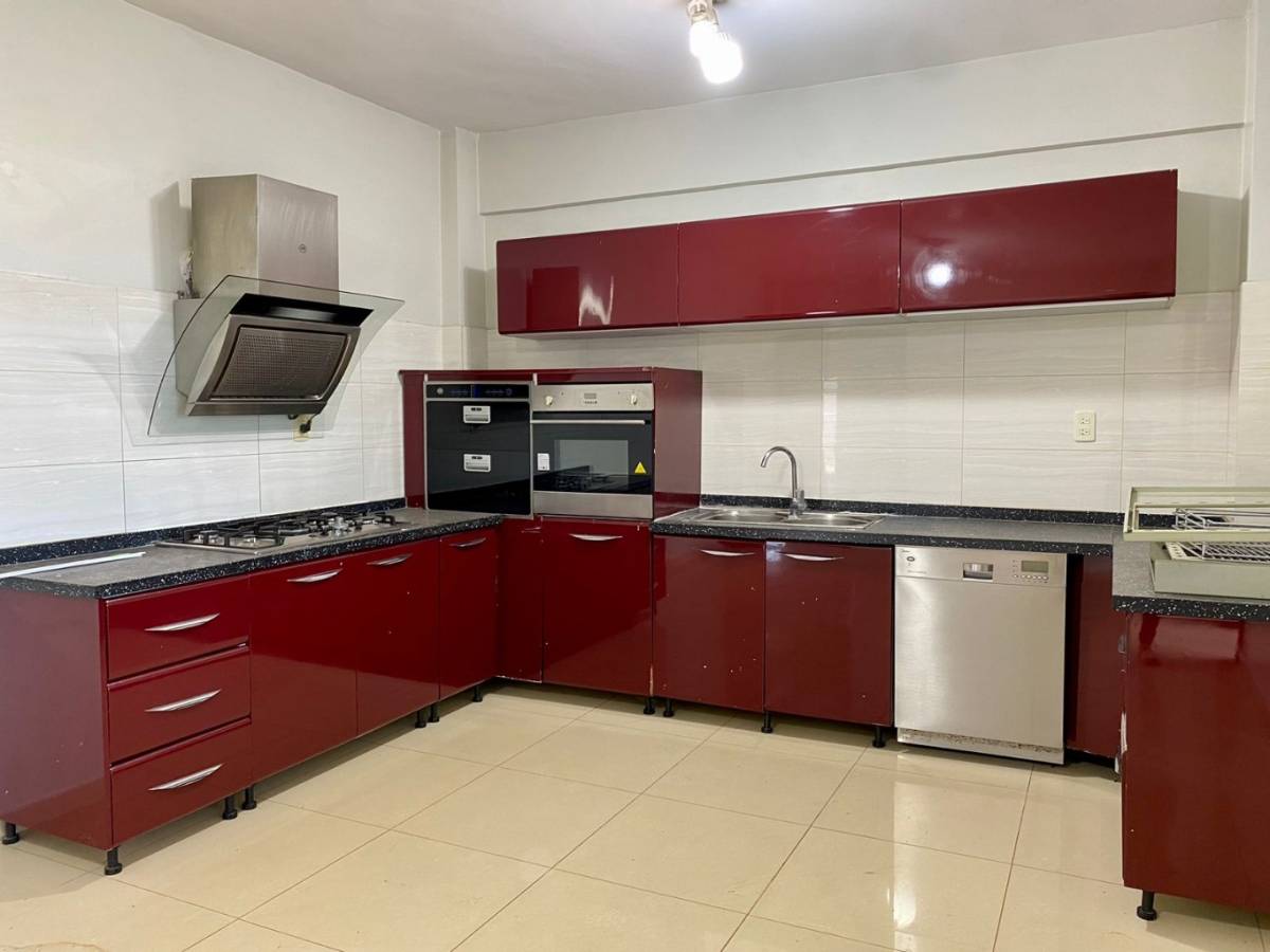 LARGE APARTMENT FOR SALE in Encarnación, Itapúa - imagen 8