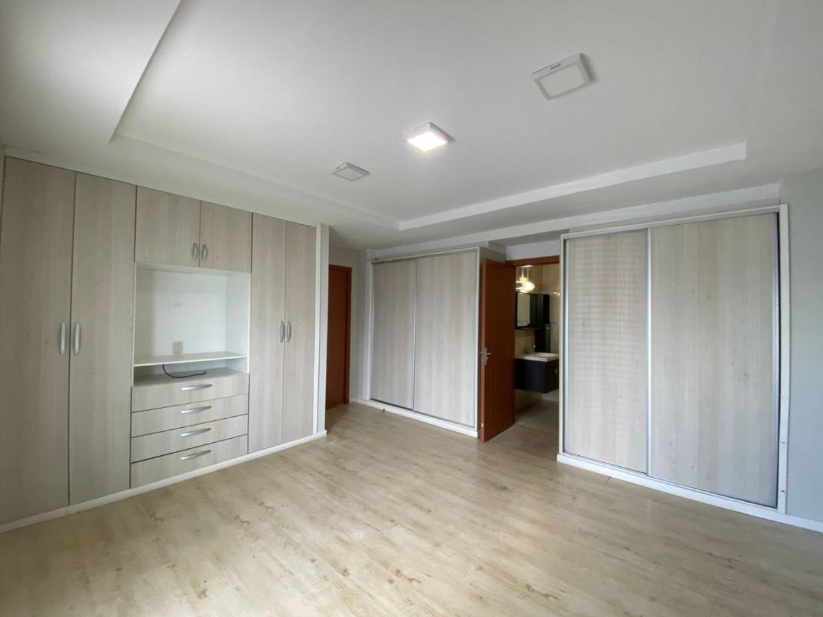 LARGE APARTMENT FOR SALE in Encarnación, Itapúa - imagen 12