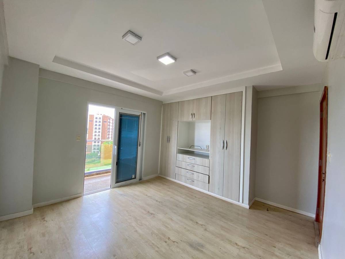 LARGE APARTMENT FOR SALE in Encarnación, Itapúa - imagen 14