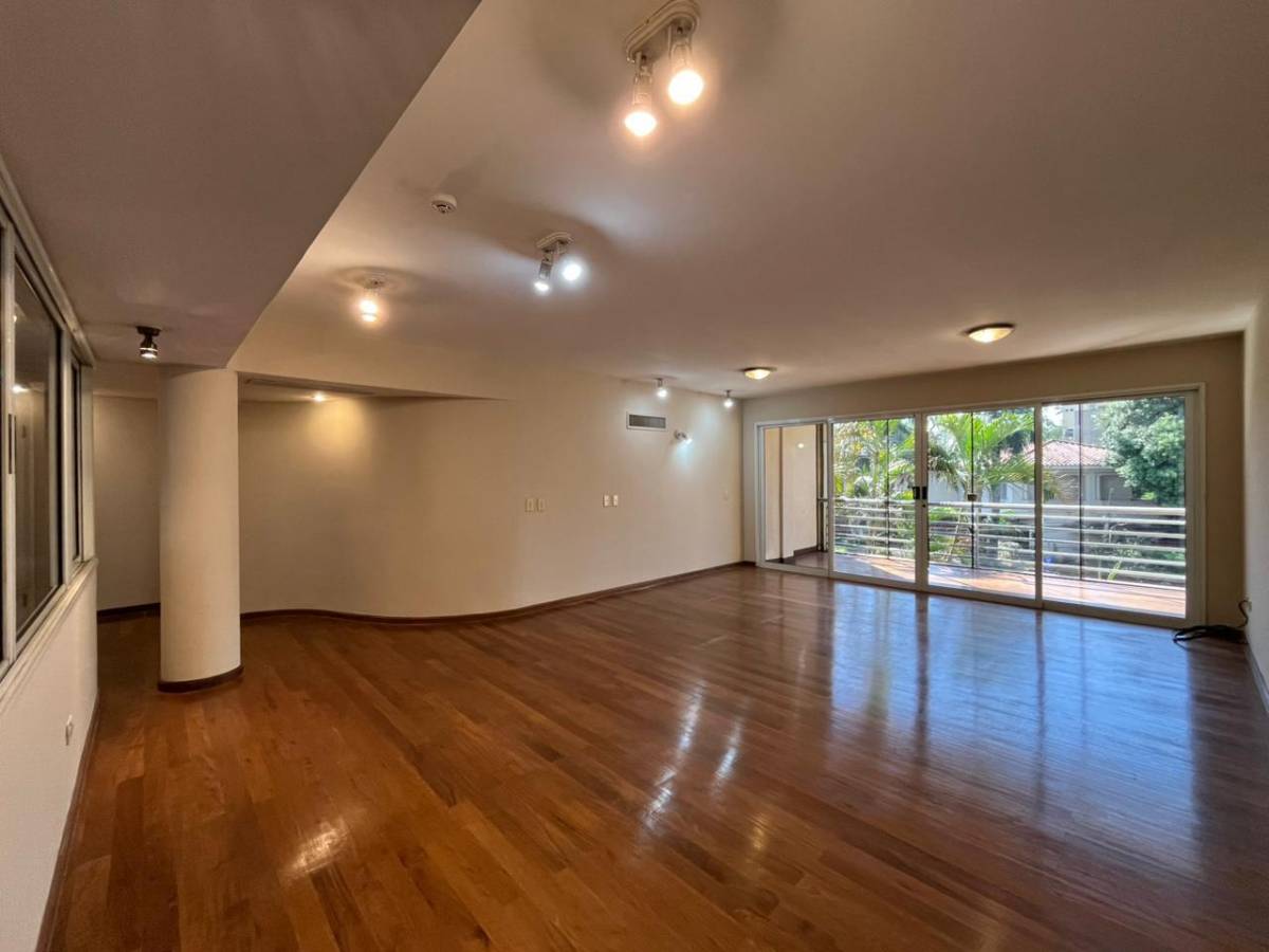 a spacious 3-bedroom apartment with 2 parking spaces in MANORA building, Asuncion - 3