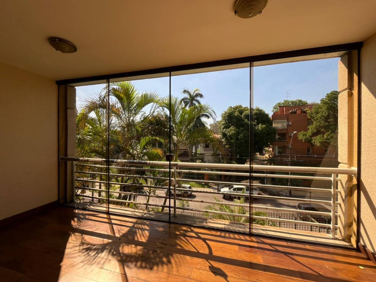 a spacious 3-bedroom apartment with 2 parking spaces in MANORA building, Asuncion - 4