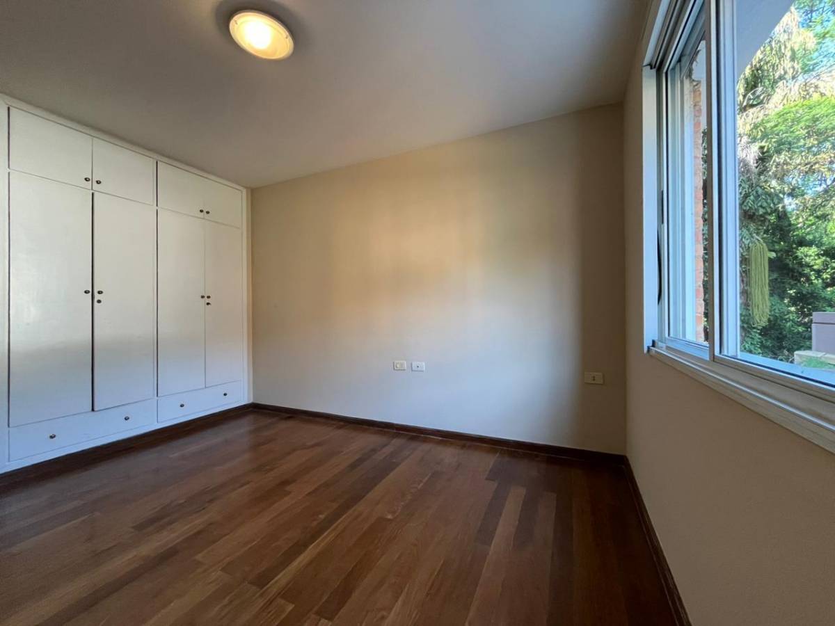 a spacious 3-bedroom apartment with 2 parking spaces in MANORA building, Asuncion - 6