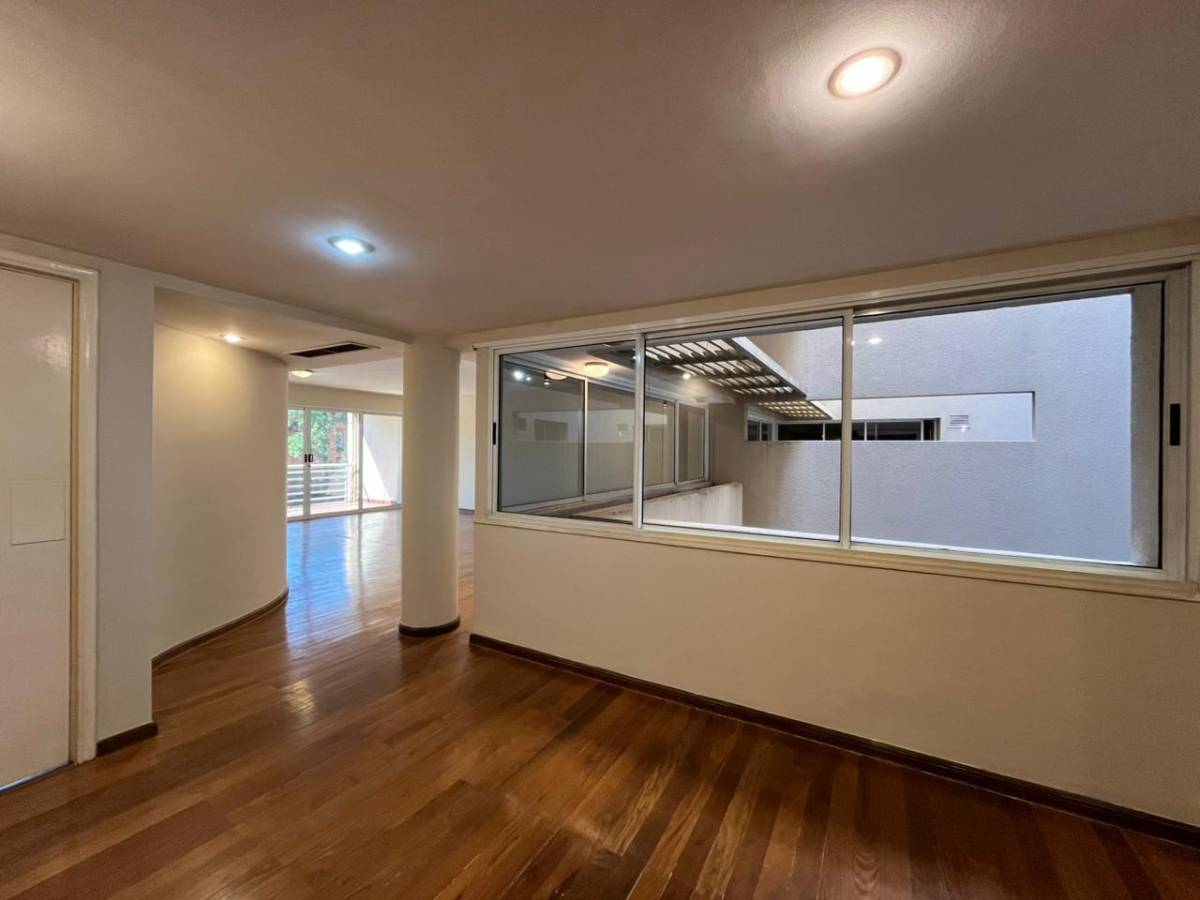 a spacious 3-bedroom apartment with 2 parking spaces in MANORA building, Asuncion - 9
