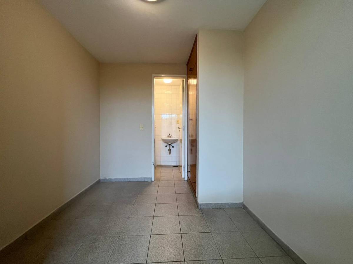 a spacious 3-bedroom apartment with 2 parking spaces in MANORA building, Asuncion - 11