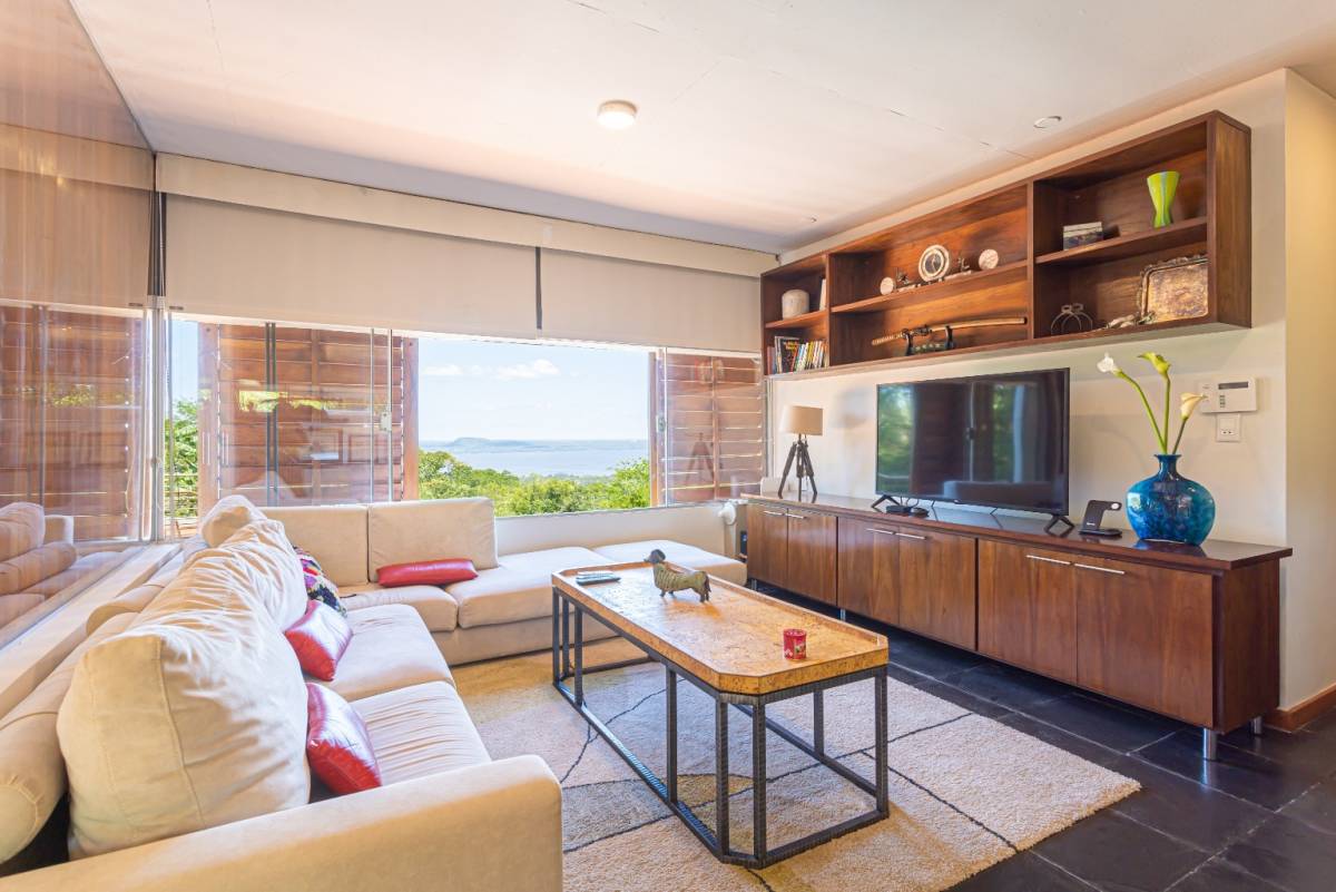 Residence for sale in the Amphitheater area overlooking Lake Ypacarai - 8