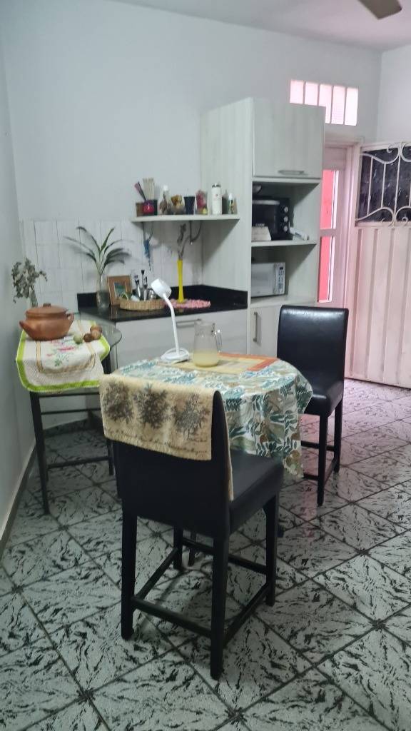 Casa en Venta en Barrio Las Lomas – Amplio Terreno frente a Plaza - imagen 3