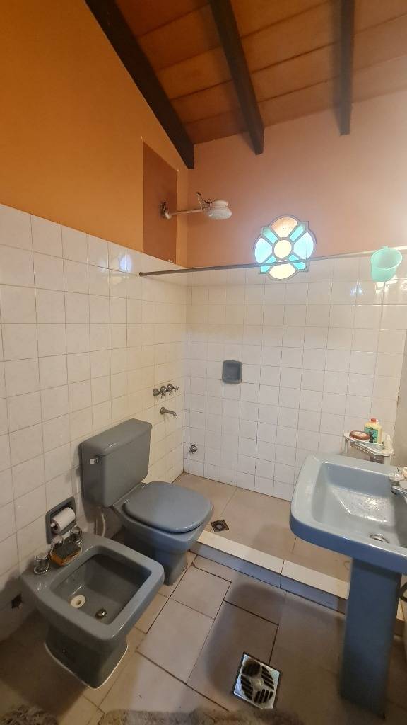 Casa en Venta en Barrio Las Lomas – Amplio Terreno frente a Plaza - imagen 5