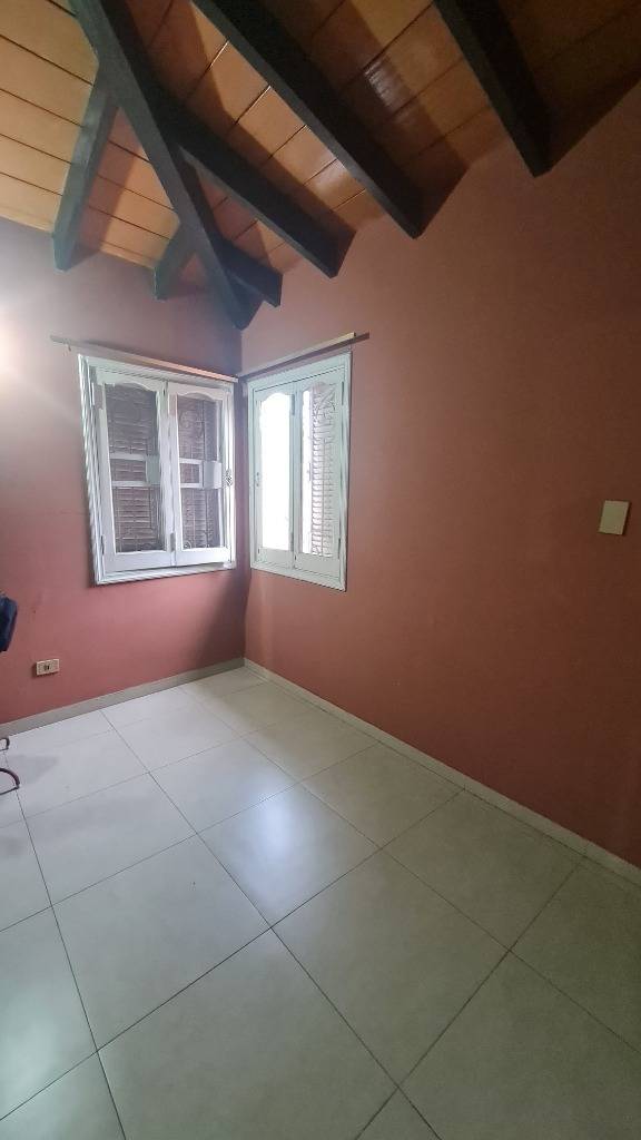 Casa en Venta en Barrio Las Lomas – Amplio Terreno frente a Plaza - imagen 11