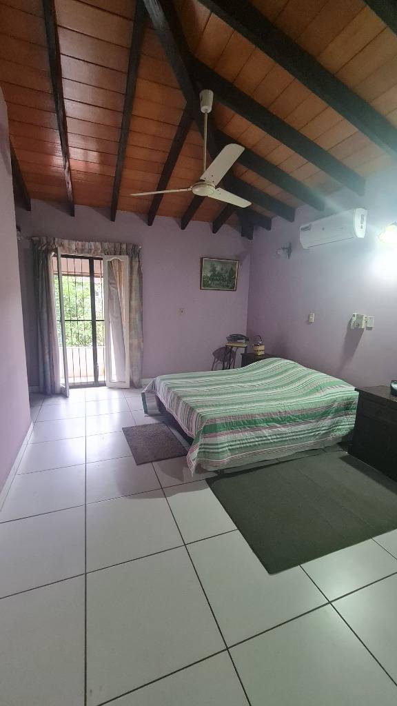 Casa en Venta en Barrio Las Lomas – Amplio Terreno frente a Plaza - imagen 12