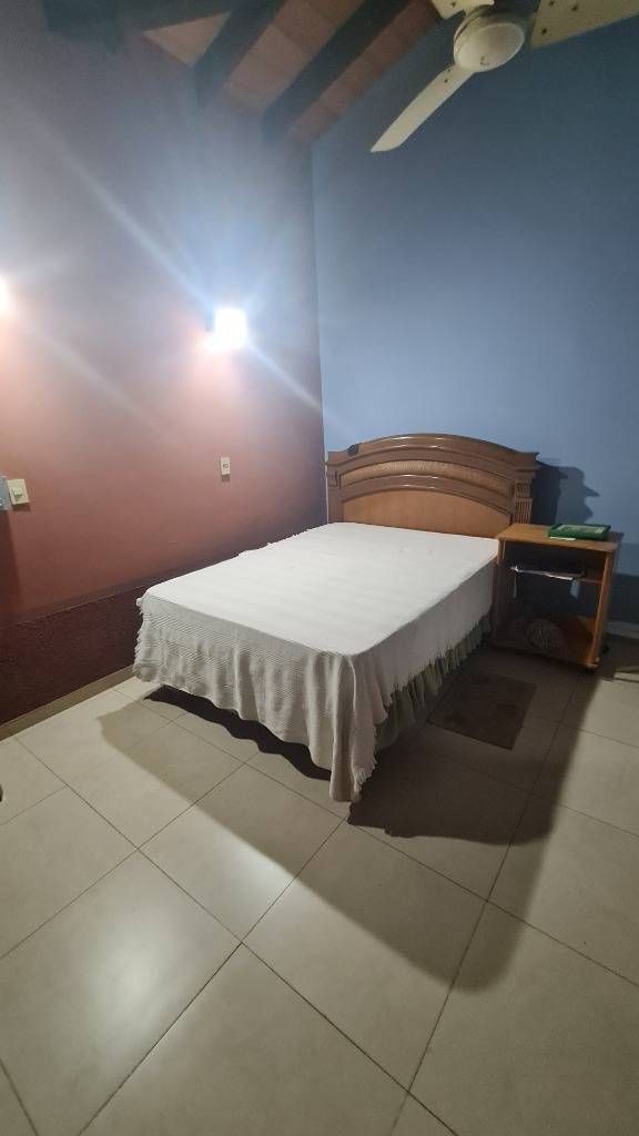 Casa en Venta en Barrio Las Lomas – Amplio Terreno frente a Plaza - imagen 13