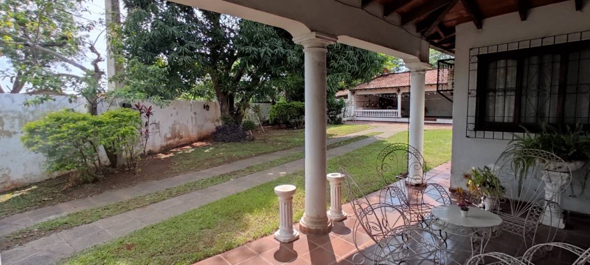 FOR SALE – SPACIOUS CORNER HOUSE ON PAVED STREET – DOWNTOWN LUQUE - 1