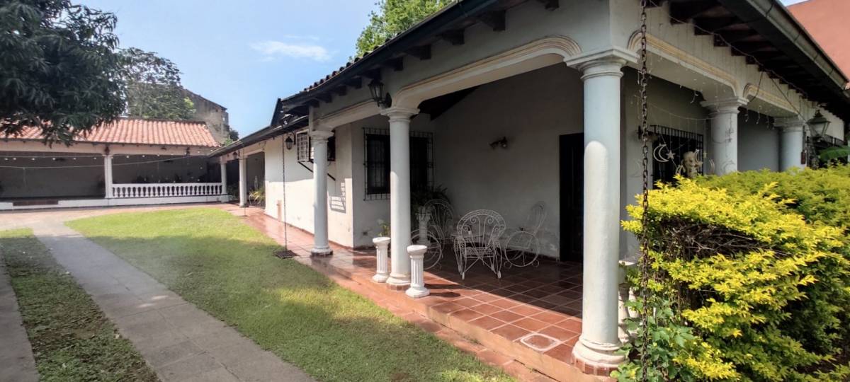 FOR SALE – SPACIOUS CORNER HOUSE ON PAVED STREET – DOWNTOWN LUQUE - 8